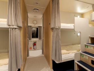 Queen Coral Cross Standard Berth Queen Coral Cross Standard Berth