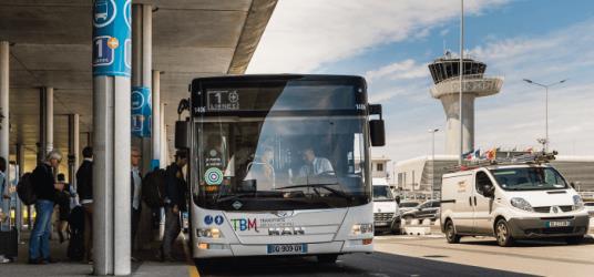 Line bus from the airport to the train station Line bus from the airport to the train station
