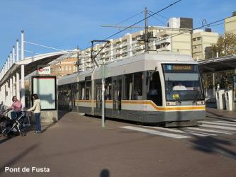 Tram on Line 4 at Pont de Fusta Tram on Line 4 at Pont de Fusta
