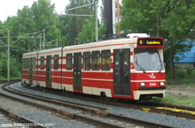 GTL tram in the red-beige livery