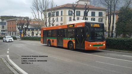 Bus in Piazza Manzoni Bus in Piazza Manzoni