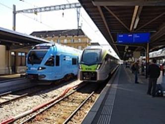 BLS RABe 528 (right) in Neuchâtel BLS RABe 528 (right) in Neuchâtel