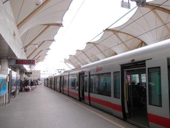 At Jinshitan Station At Jinshitan Station
