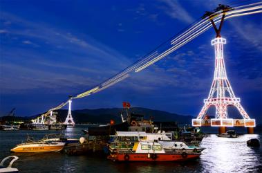 VinPearl cable car at night