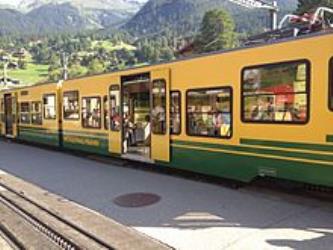 A train waits at Grindelwald Grund