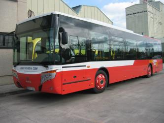 Tierra Estella Bus front and side view