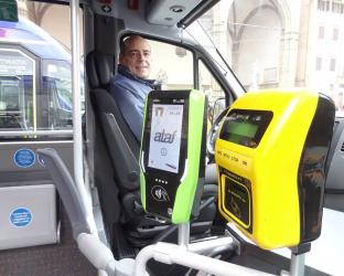 Contactless payment machine