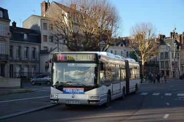 Irisbus Agora bus on Line 7