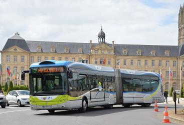Articulated bus