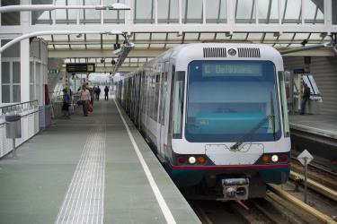 Metro train near De Akkers