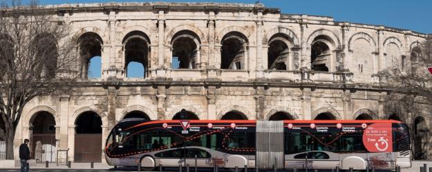 Articulated bus