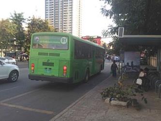 Phnom Penh BRT bus leaves Monivong-Sihanouk station