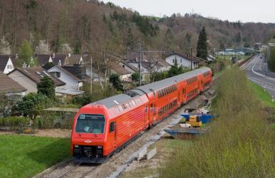 Re 450 in the Sihl valley